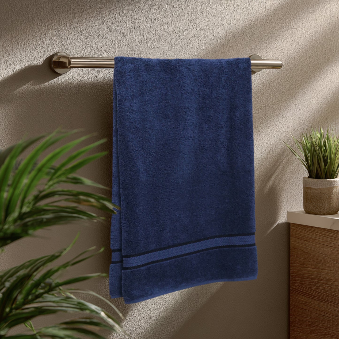 Extra Large Ultra Soft Bath Towel – 30x54 Inches 580 GSM – 100% Ringspun Cotton, Plush & Absorbent – Oversized with Elegant Rayon Trim – Everyday Luxury